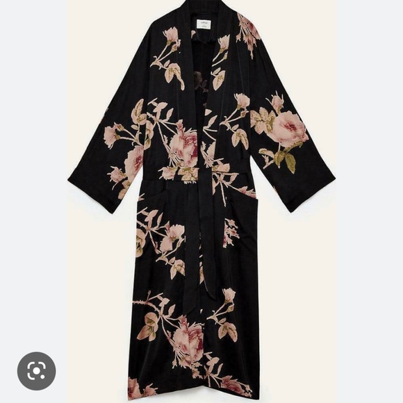 Black and Floral Aritzia Kimono - Picture 1 of 1